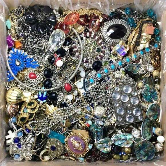 1 LB Vintage to Now Jewelry Lot- MYSTERY BOX! - Picture 4 of 7
